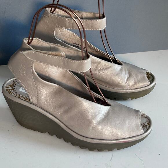 Fly London sandal size 8 wedge gold shimmer slingback peep toe EU 39 - Picture 5 of 10